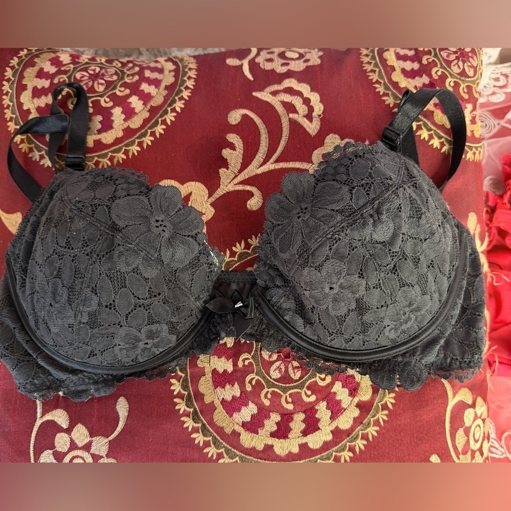 Push-Up Victoria's Secret Lace Front Closure Bra Duo - Black and Red - Picture 3 of 15